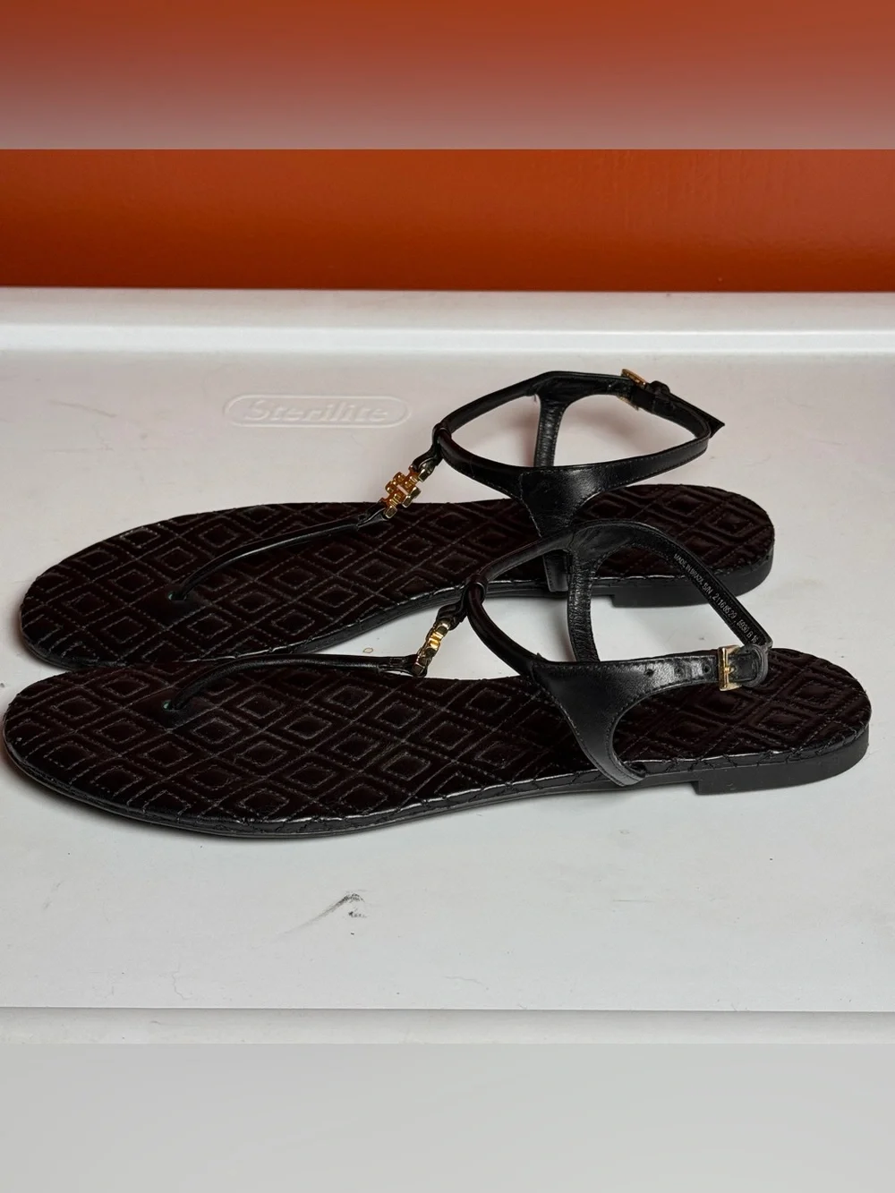Tory Burch Marion Quilted Thong Sandals Black Leather Ankle Strap Gold Logo sz 9